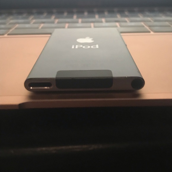 Apple iPod Nano 7th Generation - Picture 3 of 5